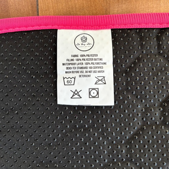 Reusable,Washable, Waterproof dog pad,  24"W X 36"L fitting a medium size crate - Picture 7 of 15